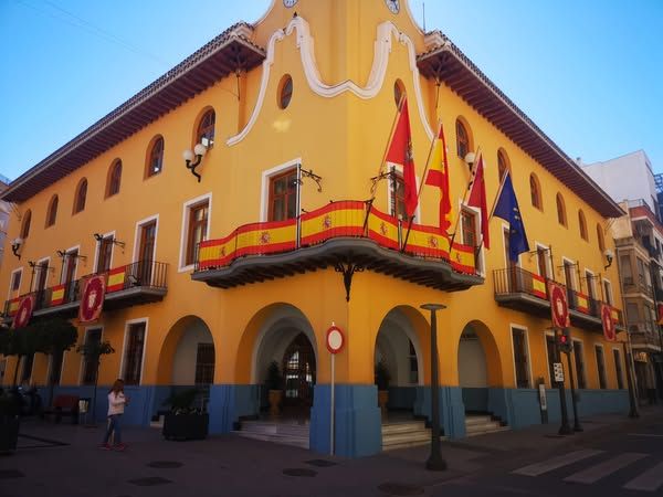 La alcaldesa dicta un Bando para que los alcantarilleros engalanen sus balcones con la bandera de España - 1, Foto 1