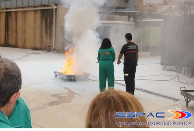 La ESPAC forma a sanitarios del Santa Lucía en tareas de extinción de incendios - 2, Foto 2