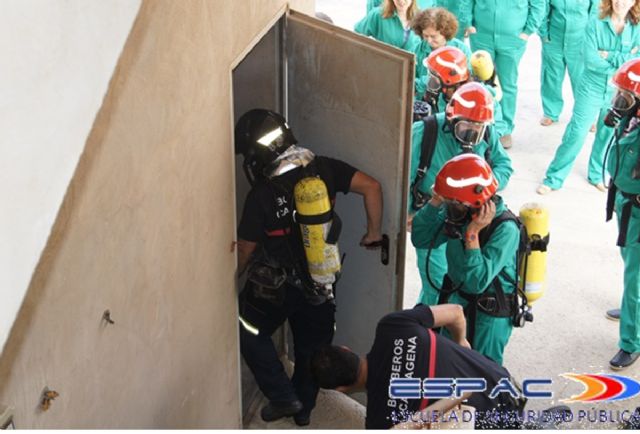La ESPAC forma a sanitarios del Santa Lucía en tareas de extinción de incendios - 3, Foto 3
