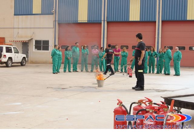 La ESPAC forma a sanitarios del Santa Lucía en tareas de extinción de incendios - 5, Foto 5