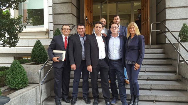 Soler y el resto de la delegación junto a los diputados Garaulet y Martínez., Foto 1