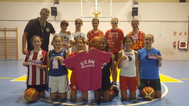 El UCAM Murcia CB homenajea a las luchadoras - 4, Foto 4