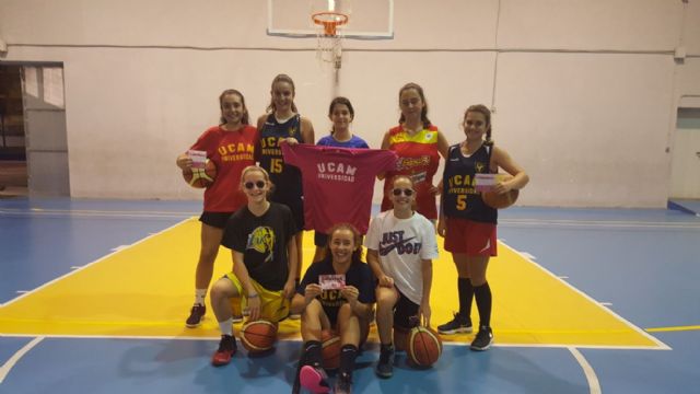 El UCAM Murcia CB homenajea a las luchadoras - 5, Foto 5