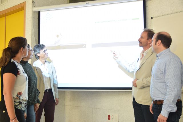 Estudiantes del IES María Cegarra de La Unión utilizarán las aulas de grabación de la Politécnica para la docencia invertida de su Bachillerato digital - 1, Foto 1