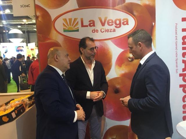 El alcalde y concejal de Agricultura apoyan a las cooperativas ciezanas en Fruit Atraccion - 1, Foto 1