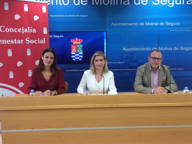 El Ayuntamiento de Molina de Segura y APAMOL firman un convenio para atención integral a personas con escasos recursos económicos que padecen enfermedad de Parkinson - 1, Foto 1