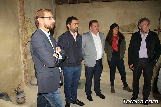 El alcalde acompaña a senadores murcianos a visitar el yacimiento aqueológico de La Bastida - 3, Foto 3