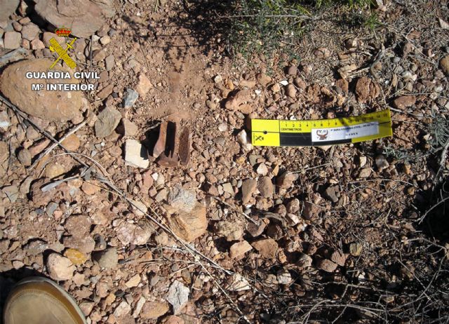 La Guardia Civil desactiva un artefacto explosivo hallado en el monte - 1, Foto 1