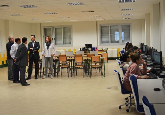 El director general de FP visita a los estudiantes de Comercio Internacional del IES 'La Florida' - 3, Foto 3