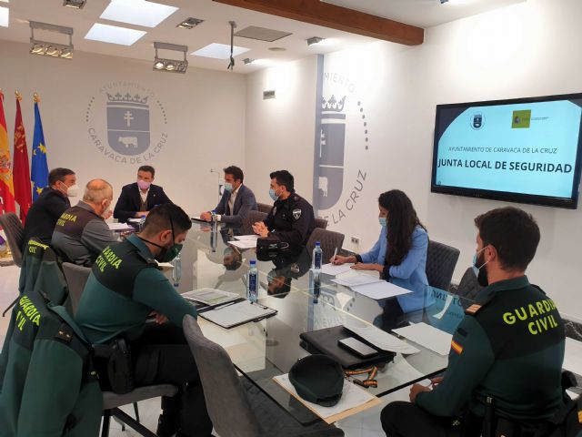 Caravaca pide en la Junta Local de Seguridad que la vigilancia de los inmigrantes de 'El Cenajo' no recaiga en los agentes de la Guardia Civil del Cuartel de la localidad - 1, Foto 1