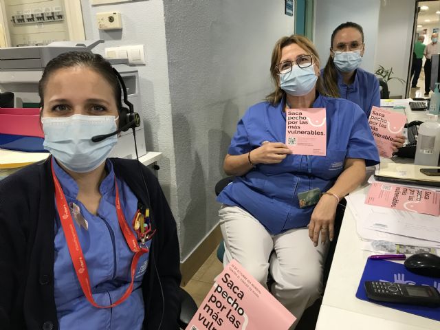 Ribera Hospital de Molina celebra la vida con mascarillas y lazos rosas en el Día contra el cáncer de mama - 3, Foto 3
