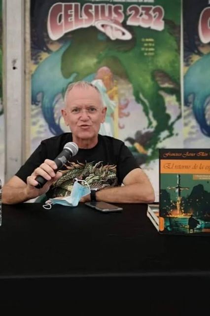 El escrito molinense, Francisco Javier Illán Vivas, presenta, en la Biblioteca Salvador García Aguilar, su libro El retorno de la espada, II Premio de Novela Fantástica Villiers de L'Isle Adam - 1, Foto 1