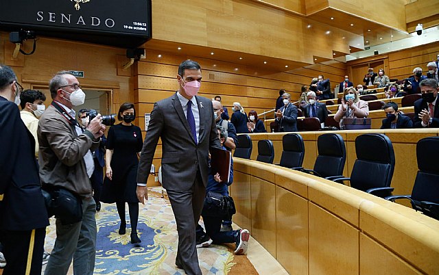 Sánchez reitera que los ciudadanos pagarán de luz a final de año el equivalente a 2018 - 1, Foto 1