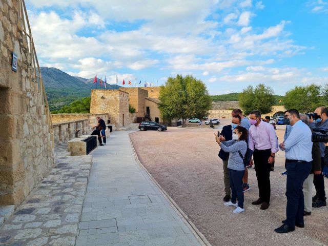 El Castillo de Caravaca cuenta con un nuevo sistema de códigos para facilitar el recorrido guiado a personas con discapacidad intelectual, visual y auditiva - 1, Foto 1