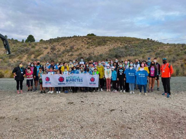 Una delegación de Adirmu realiza una ruta senderista por las inmediaciones del embalse de La Cierva - 1, Foto 1
