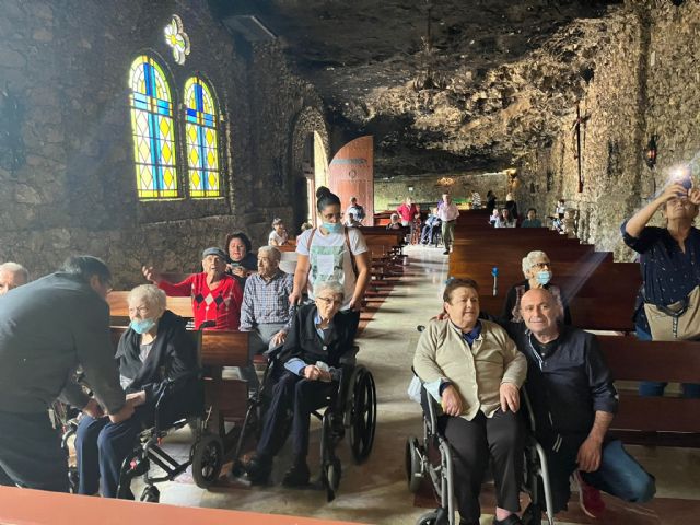 Los mayores de la Residencia de Ancianos Nuestra Señora de la Esperanza visitan el Santuario - 5, Foto 5