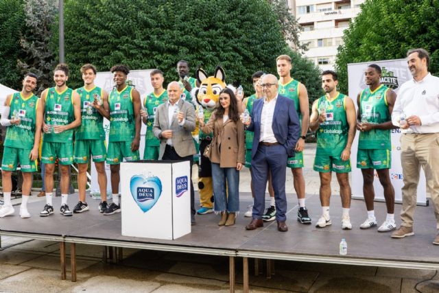 Aquadeus promociona al Albacete Basket en un milln de botellas de su agua mineral natural, Foto 1