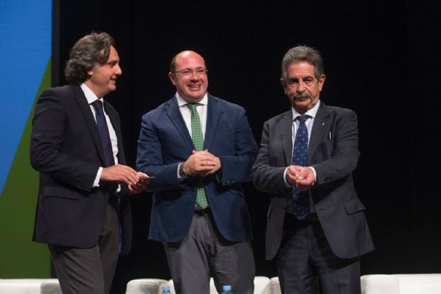 Pedro Antonio Sánchez: En la Región vamos a seguir apoyando, aprobando y legislando sobre energías limpias para crecer de forma sostenible - 2, Foto 2