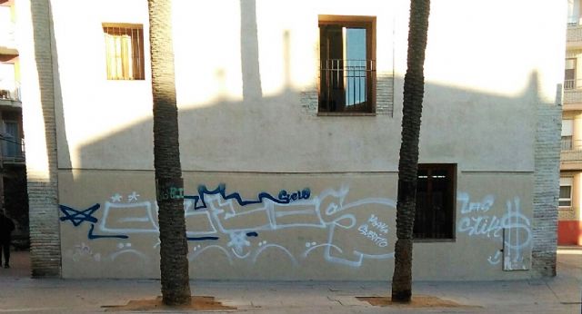 La Policía Local de Alcantarilla detiene e identifica a la persona que realizó las pintadas-graffitis en la fachada lateral de la Casa de Cayitas, actual sede del Archivo Histórico Municipal - 2, Foto 2