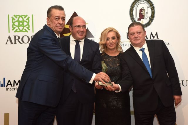 AMEFMUR reúne en sus premios a más de 400 asistentes que conforman el panorama político, académico, social y empresarial de la Región de Murcia - 1, Foto 1