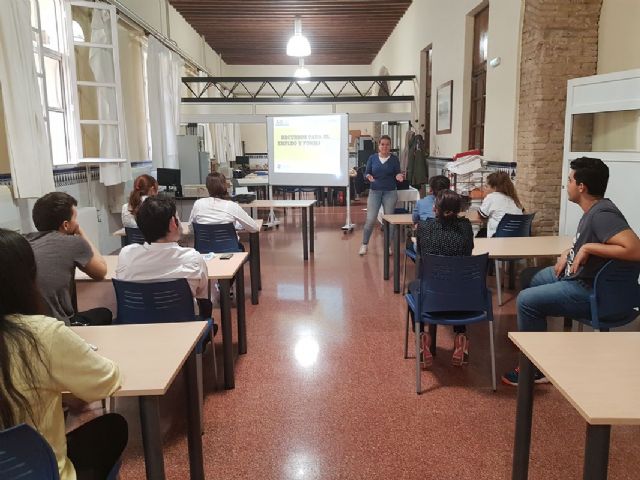 Empresarios de hostelería orientan en la busqueda de empleo a los alumnos de la ADLE - 1, Foto 1