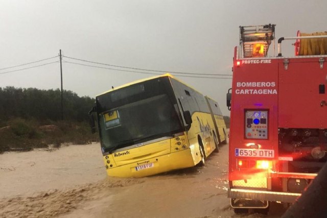 Las fuertes lluvias provocan el corte de diez carreteras en Cartagena - 2, Foto 2