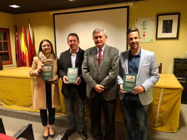 Presentación del libro de Juan González - 1, Foto 1