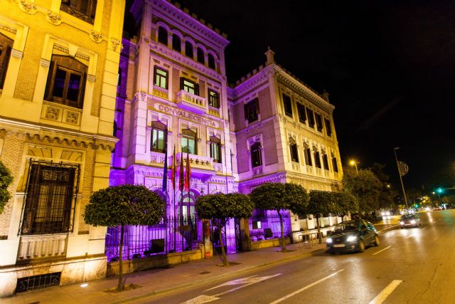La Universidad de Murcia se tiñe de violeta con motivo del 25N - 1, Foto 1