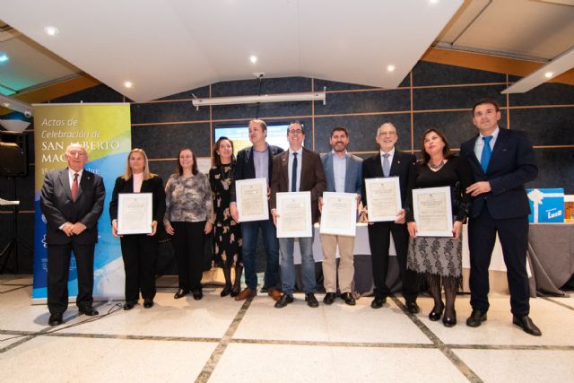 Profesores, divulgadores y profesionales son reconocidos por el Colegio Oficial y la Asociación de Químicos de Murcia - 1, Foto 1