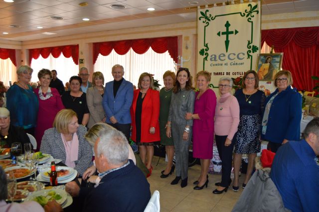 Cerca de 500 personas se dan cita en la comida solidaria anual de la AECC - 1, Foto 1