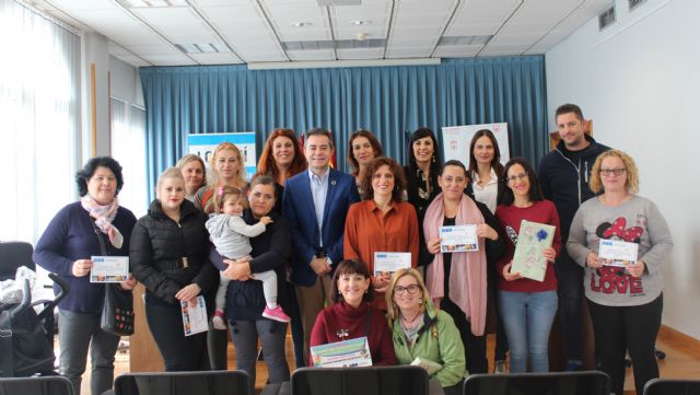 El Ayuntamiento entrega los premios de la V campaña `Compra sus libros en Lorquí - 1, Foto 1
