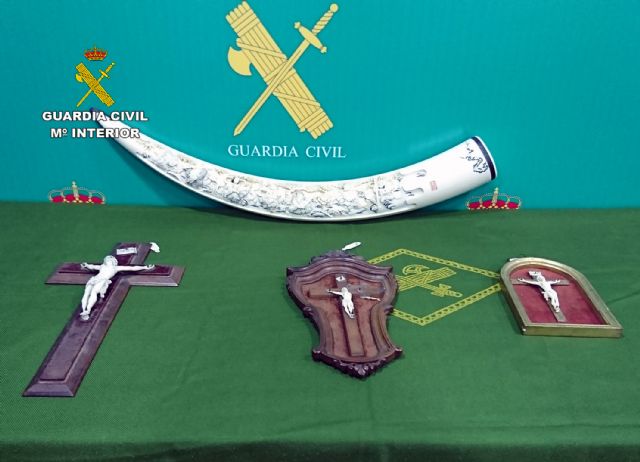 La Guardia Civil decomisa varias piezas de marfil tallado - 2, Foto 2