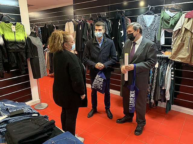 Los comercios locales repartirán cerca de un millar de regalos a sus clientes a partir del próximo lunes - 2, Foto 2