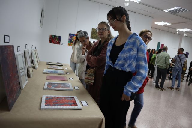 María Ángeles Riquelme expone sus Huellas de color en el Espacio de Arte de la Casa de Cultura - 1, Foto 1