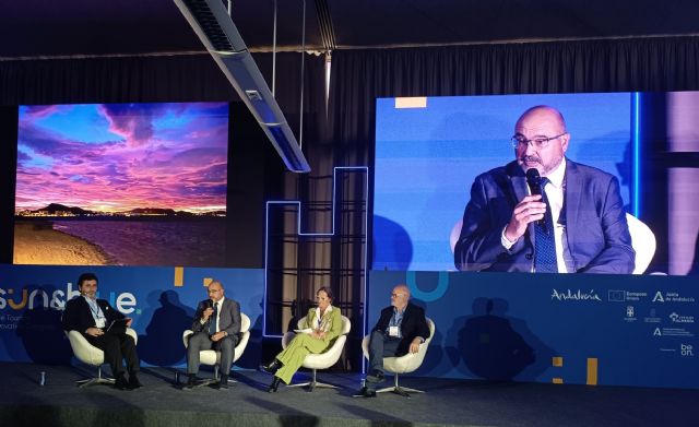 El director general del Mar Menor pone en valor el nivel tecnológico que la Región aplica en la monitorización del Mar Menor - 1, Foto 1