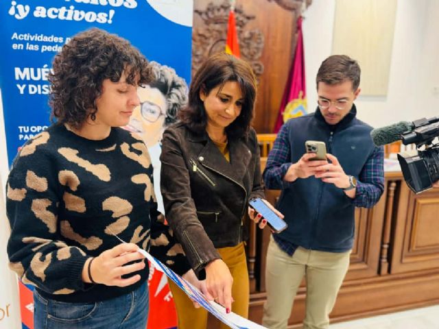 El Ayuntamiento de Lorca lanza su nuevo canal oficial de WhatsApp para mantener informados a mayores y familiares - 1, Foto 1