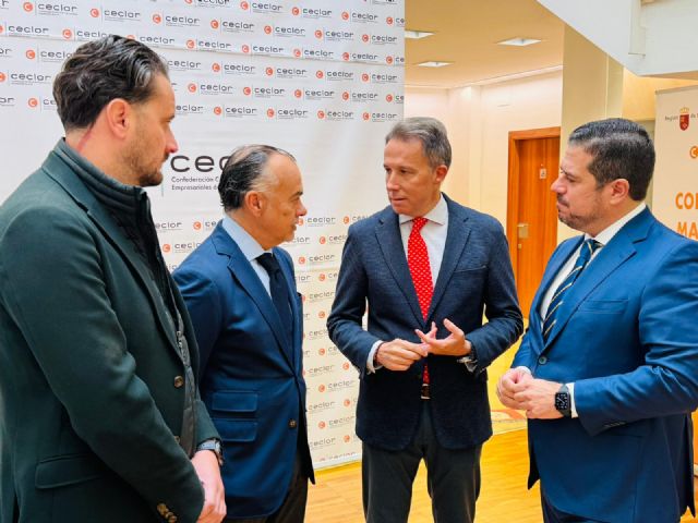 Fulgencio Gil muestra su rechazo a la política fiscal del Gobierno de España hacia los trabajadores autónomos con una carga impositiva que les asfixia y lastra la iniciativa emprendedora - 2, Foto 2