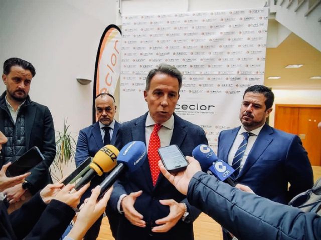 Fulgencio Gil muestra su rechazo a la política fiscal del Gobierno de España hacia los trabajadores autónomos con una carga impositiva que les asfixia y lastra la iniciativa emprendedora - 3, Foto 3