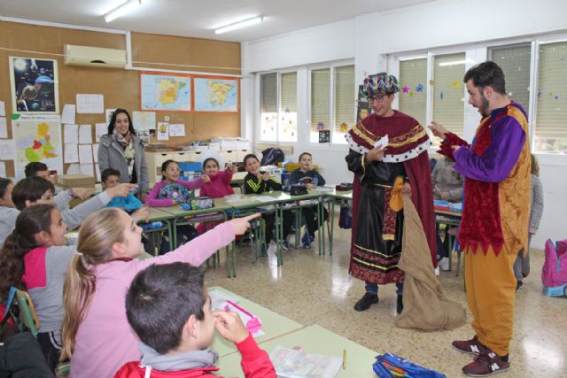 Los ni&ntilde;os de Puerto Lumbreras entregan sus cartas al Cartero Real - 2, Foto 2