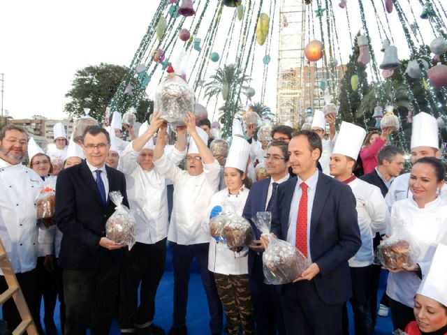 La Región da a conocer un nuevo dulce, ´el Murciatone´, con el reparto de más de 5.000 raciones - 1, Foto 1