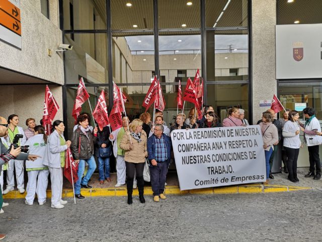 El PSOE respalda al colectivo de trabajadoras del servicio de limpieza del hospital Rafael Méndez de Lorca - 1, Foto 1