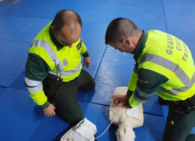 La Guardia Civil forma a 250 agentes en materia de soporte vital básico y uso del desfibrilador externo semiautomático - 1, Foto 1