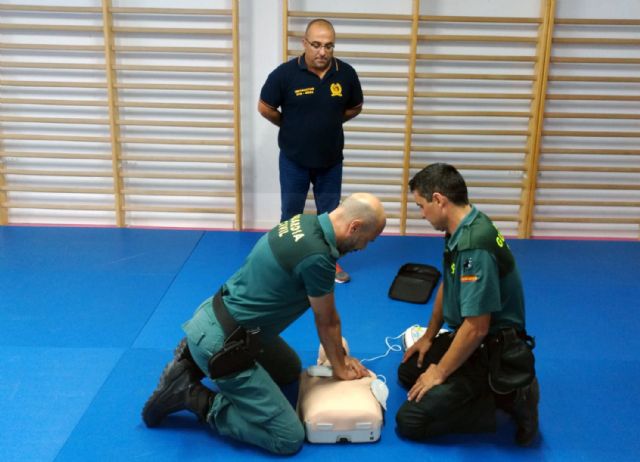 La Guardia Civil forma a 250 agentes en materia de soporte vital básico y uso del desfibrilador externo semiautomático - 2, Foto 2