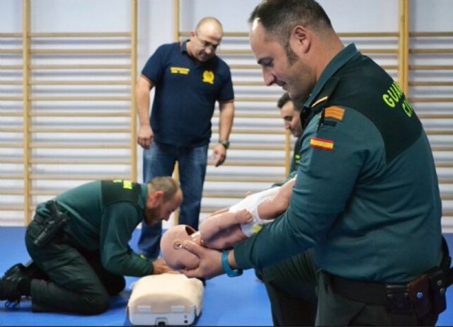 La Guardia Civil forma a 250 agentes en materia de soporte vital básico y uso del desfibrilador externo semiautomático - 4, Foto 4
