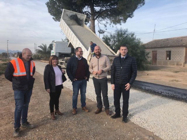 Fomento mejora el firme de la carretera que conecta Los Conesas de Lobosillo con la nacional 301a - 1, Foto 1