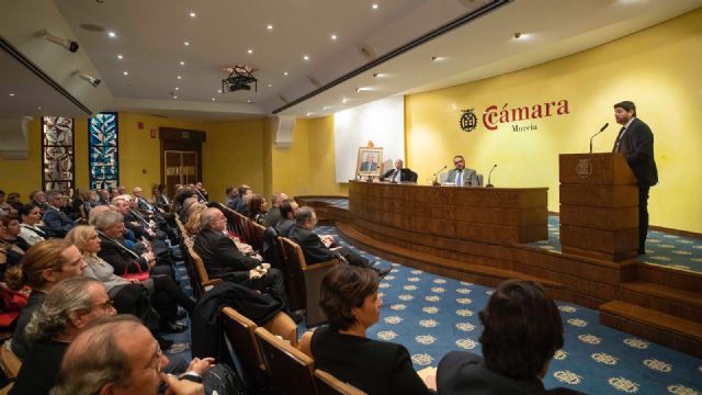 López Miras asiste al acto de entrega de la Medalla de Oro de la Orden de la Cámara de Comercio de España a Pedro García-Balibrea - 2, Foto 2