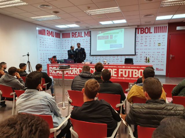 La plantilla del Real Murcia participa en una charla en materia de integridad - 1, Foto 1