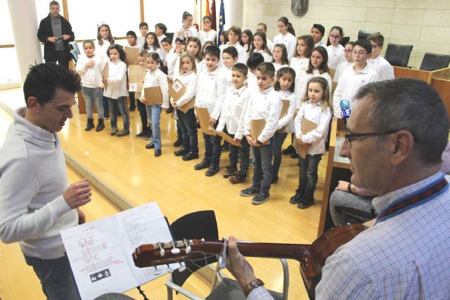 Presentan el nuevo Coro del CEIP Santiago, Foto 2