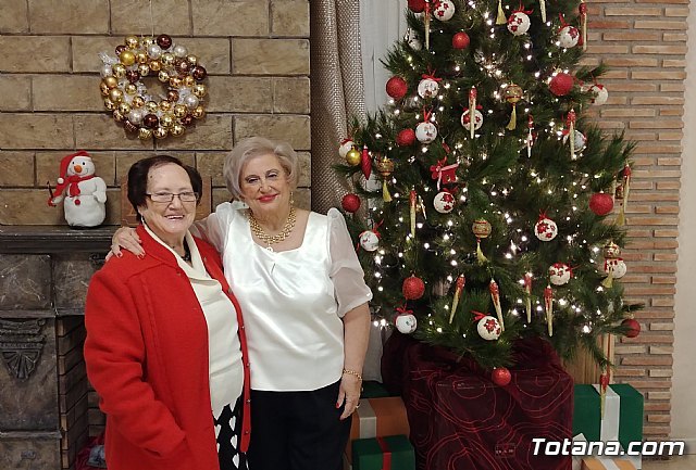 La Asociación de Amas de Casa de las Tres Avemarías de Totana celebró su tradicional comida de Navidad, Foto 9