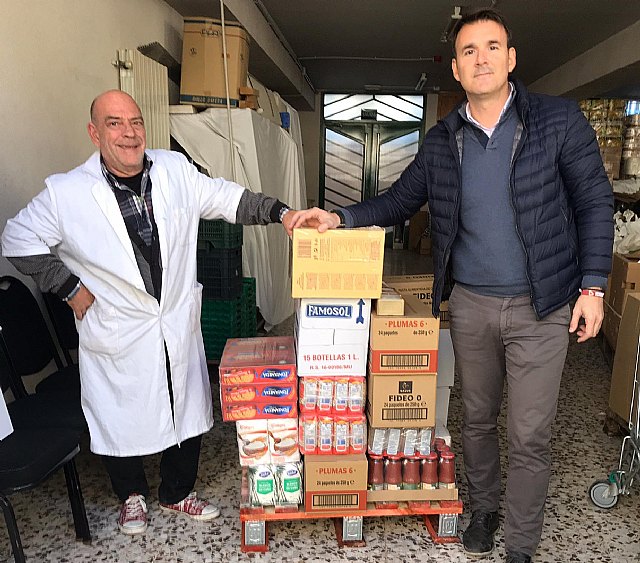 El Colegio Oficial y la Asociación de Químicos de Murcia colabora con Jesús Abandonado con la donación de más de 300kg de alimentos - 1, Foto 1